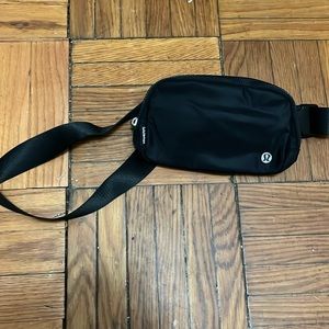 Lululemon everywhere belt bag 1l